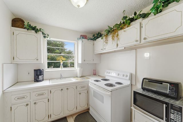 80 Harwood H, Deerfield Beach, FL 33442