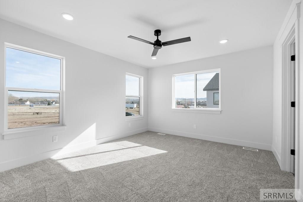 Image 18 of property listing at 741 Curlew Drive, Ammon, ID 83401