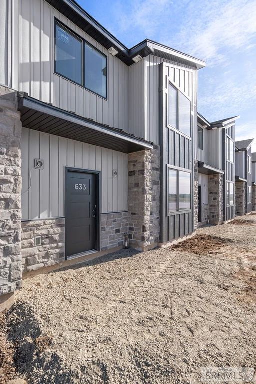 Image 3 of property listing at 741 Curlew Drive, Ammon, ID 83401