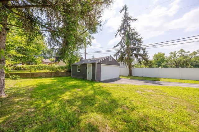 9528 Grayfield Avenue, Redford, MI 48239