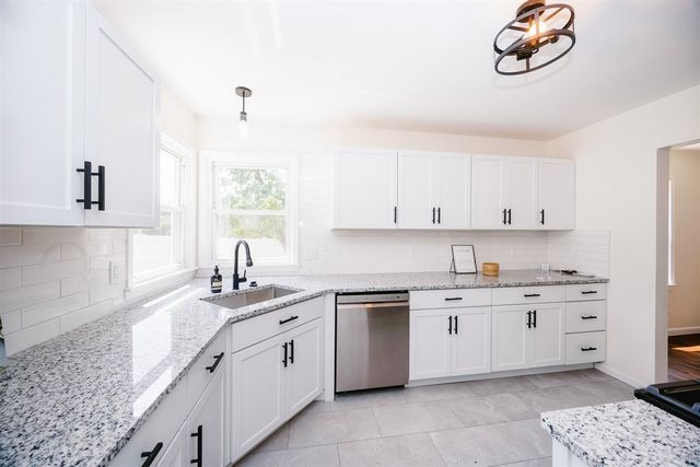 9528 Grayfield Avenue, Redford, MI 48239