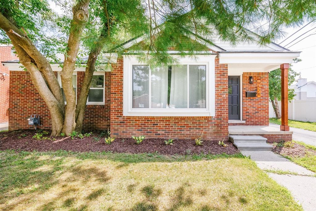 9528 Grayfield Avenue, Redford, MI 48239