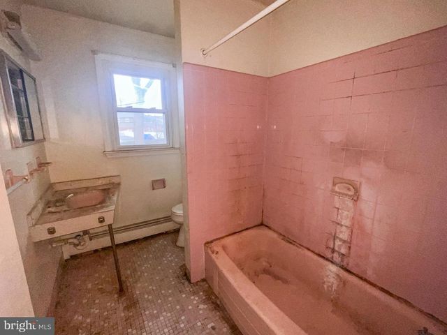 11 FOUNTAIN CT, Wilmington, DE 19808