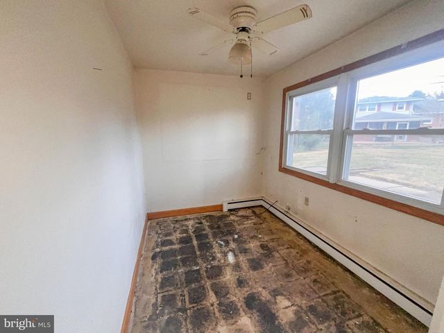 11 FOUNTAIN CT, Wilmington, DE 19808