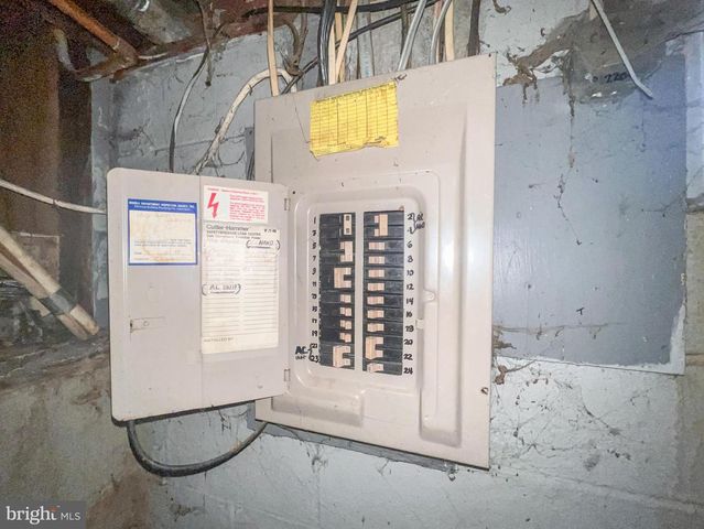 11 FOUNTAIN CT, Wilmington, DE 19808