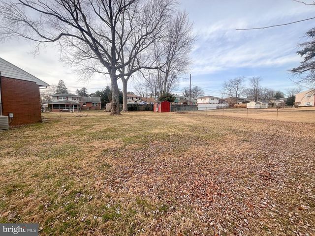 11 FOUNTAIN CT, Wilmington, DE 19808