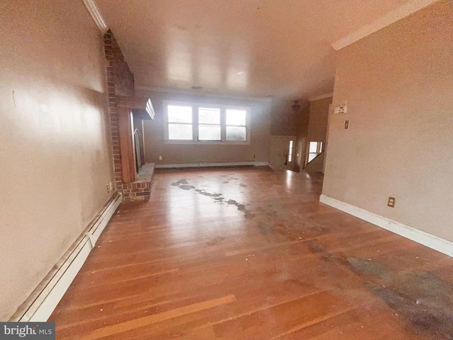 11 FOUNTAIN CT, Wilmington, DE 19808