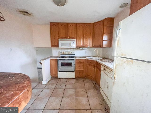 11 FOUNTAIN CT, Wilmington, DE 19808