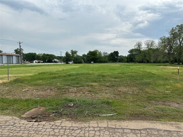 1516 E Robert Street, Fort Worth, TX 76104