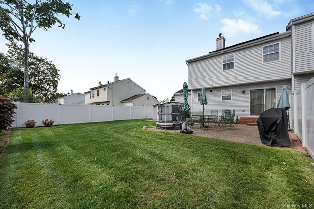 39 Elm Street, Central Islip, NY 11722