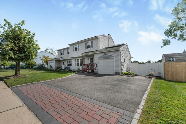 39 Elm Street, Central Islip, NY 11722