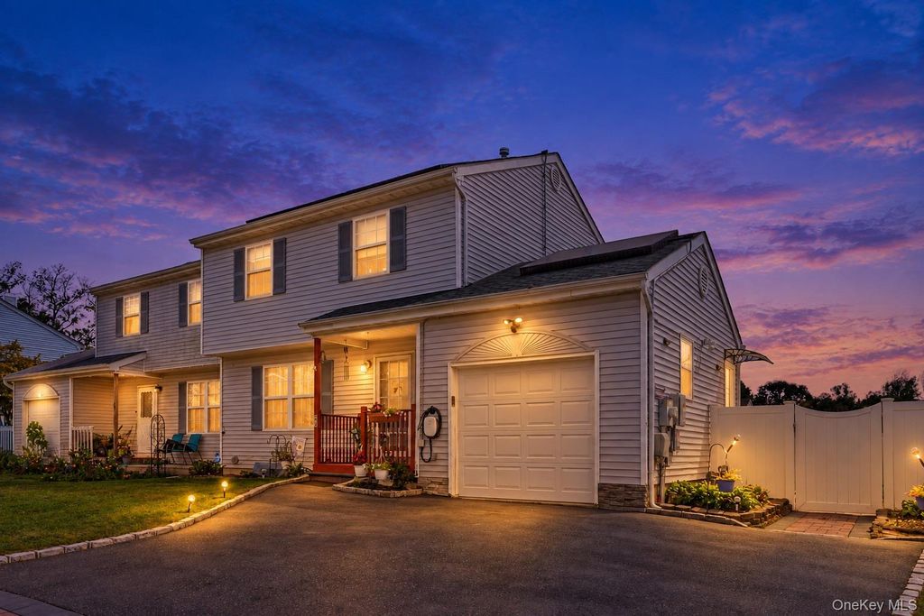 39 Elm Street, Central Islip, NY 11722