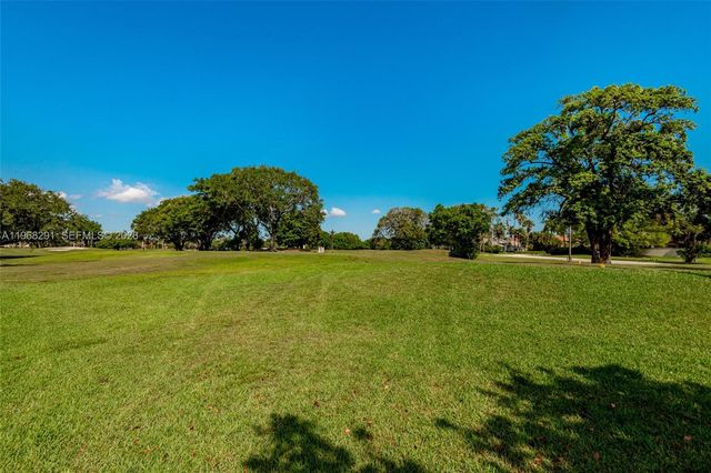 15251 Wilshire Way, Pembroke Pines, FL 33027