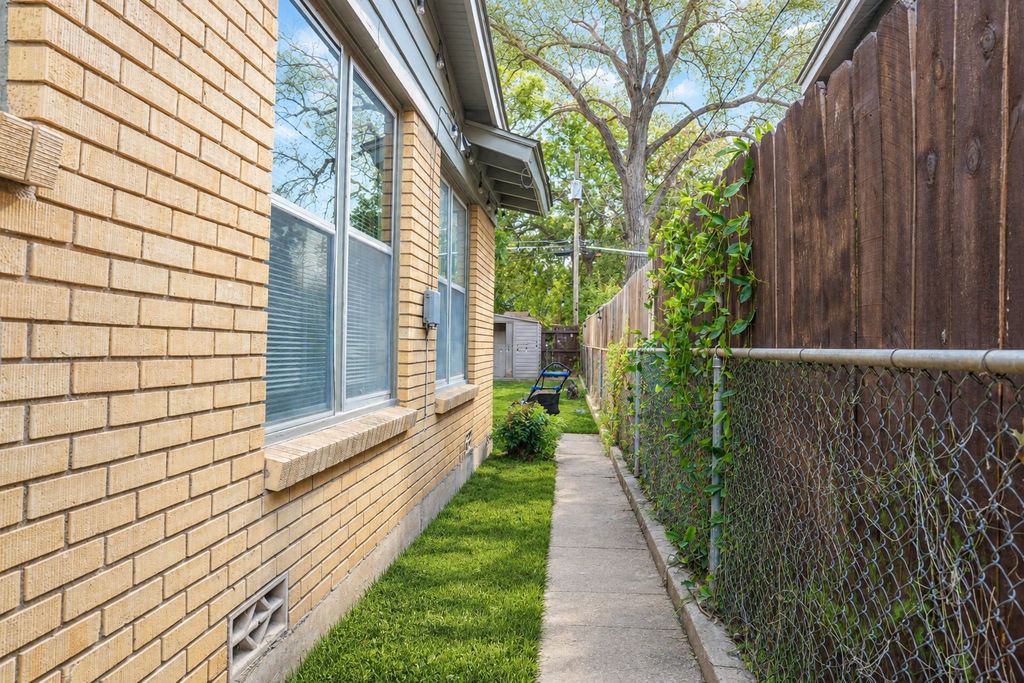 6301 Greenlee Street, Fort Worth, TX 76112 — photo 3