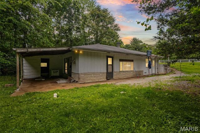 9310 Richfield Road, Fairview Heights, IL 62208