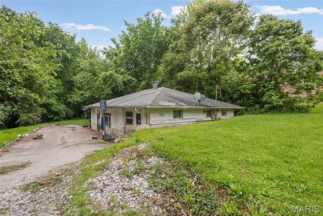 9310 Richfield Road, Fairview Heights, IL 62208