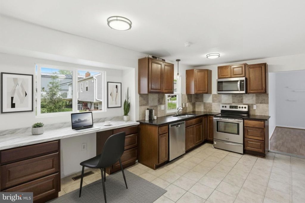 Image 11 of property listing at 1001 ARCHERY DR, Fort Washington, MD 20744