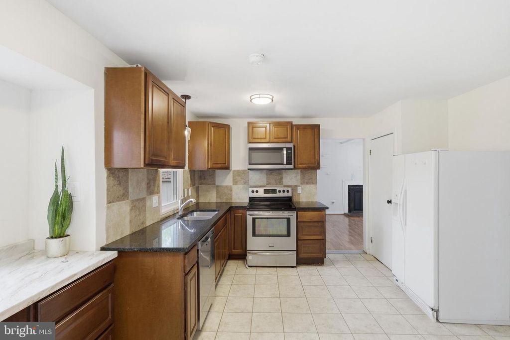 Image 12 of property listing at 1001 ARCHERY DR, Fort Washington, MD 20744