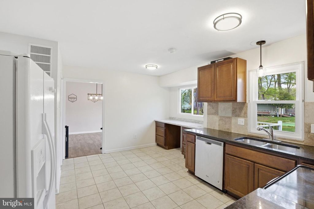 Image 13 of property listing at 1001 ARCHERY DR, Fort Washington, MD 20744