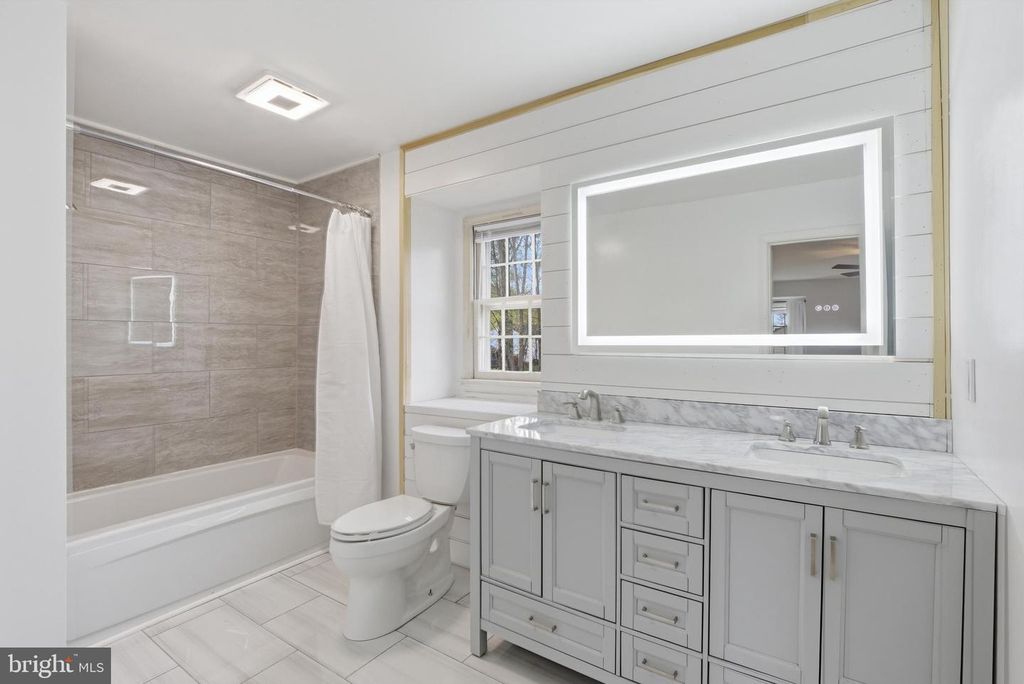 Image 17 of property listing at 1001 ARCHERY DR, Fort Washington, MD 20744