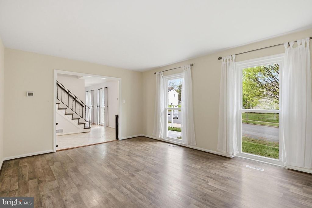 Image 6 of property listing at 1001 ARCHERY DR, Fort Washington, MD 20744