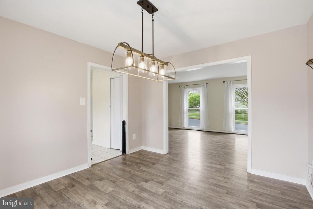 Image 8 of property listing at 1001 ARCHERY DR, Fort Washington, MD 20744