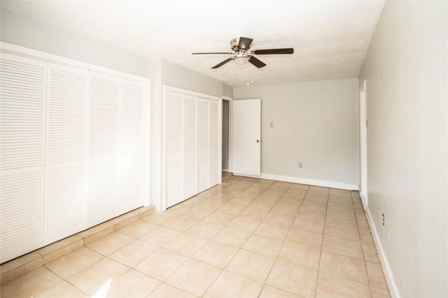 10902 Mosscrest Drive, Houston, TX 77048