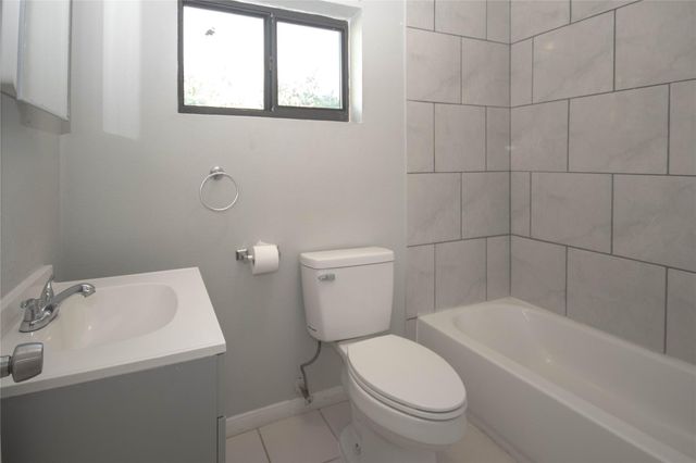 10902 Mosscrest Drive, Houston, TX 77048