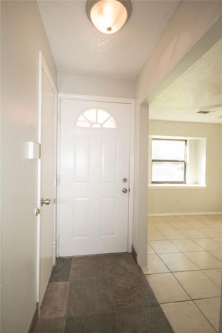 10902 Mosscrest Drive, Houston, TX 77048