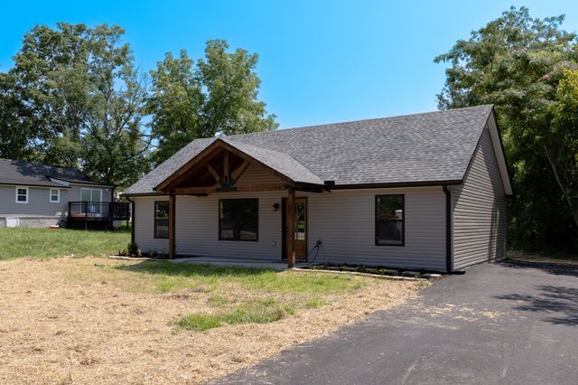 249 N Walnut St, Hohenwald, TN 38462