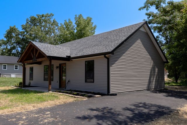 249 N Walnut St, Hohenwald, TN 38462