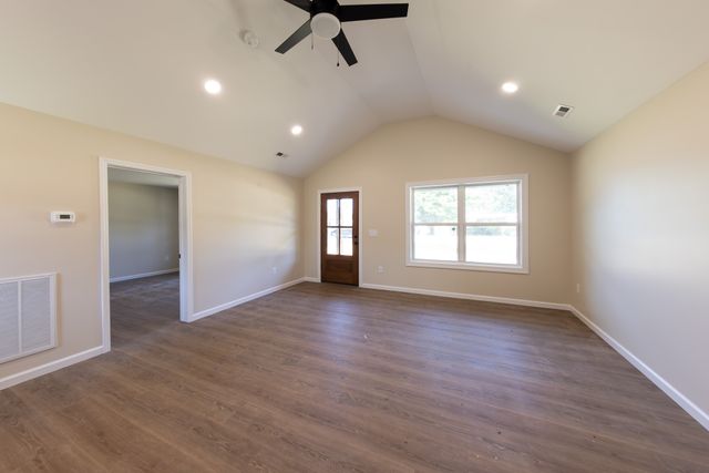 249 N Walnut St, Hohenwald, TN 38462