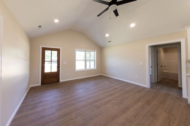 249 N Walnut St, Hohenwald, TN 38462