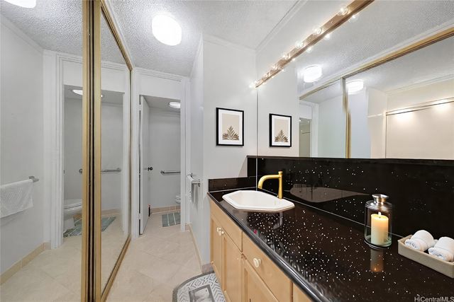 250 Kawaihae Street 2E, Honolulu, HI 96825