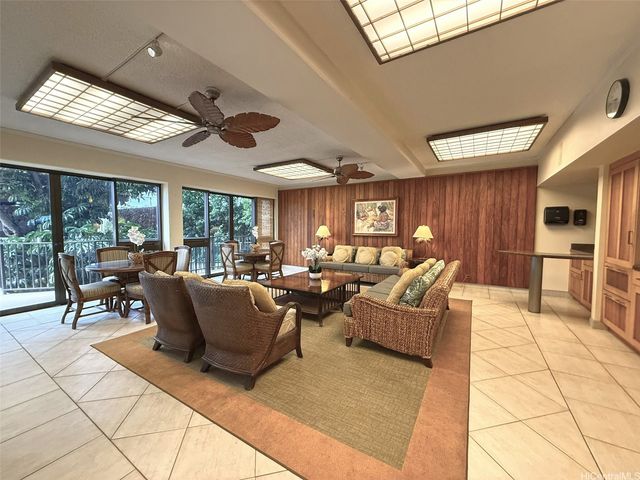 250 Kawaihae Street 2E, Honolulu, HI 96825