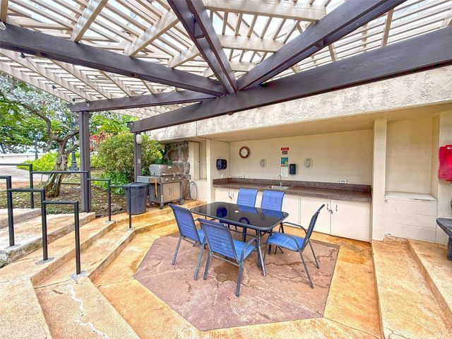 250 Kawaihae Street 2E, Honolulu, HI 96825