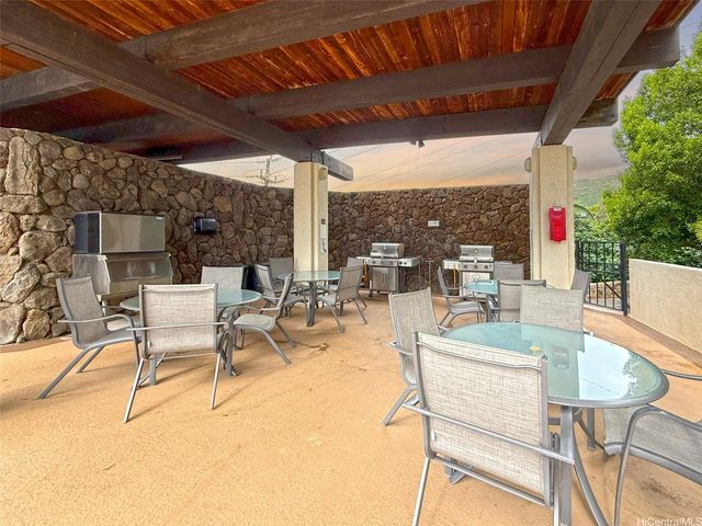 250 Kawaihae Street 2E, Honolulu, HI 96825