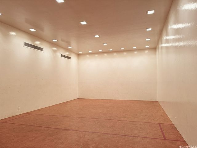 250 Kawaihae Street 2E, Honolulu, HI 96825