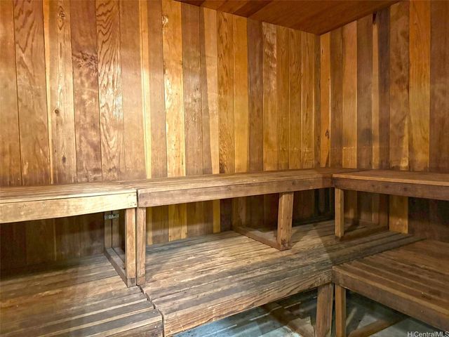 250 Kawaihae Street 2E, Honolulu, HI 96825