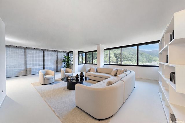 250 Kawaihae Street 2E, Honolulu, HI 96825