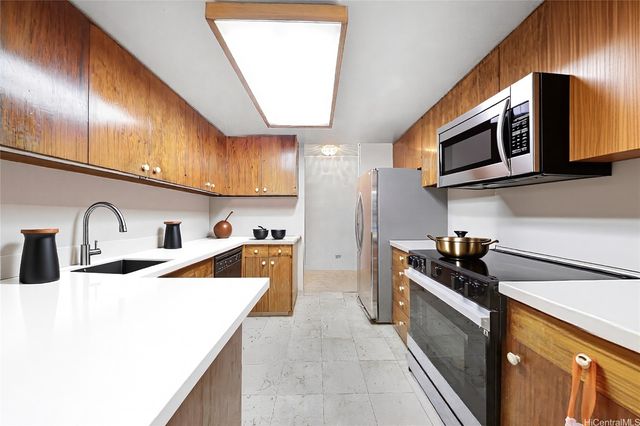 250 Kawaihae Street 2E, Honolulu, HI 96825