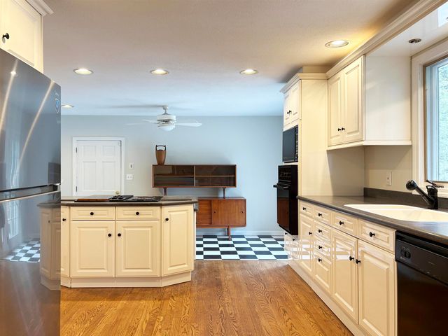 3 Valleyview Drive, Merrimack, NH 03054