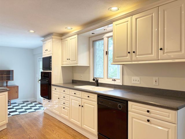 3 Valleyview Drive, Merrimack, NH 03054