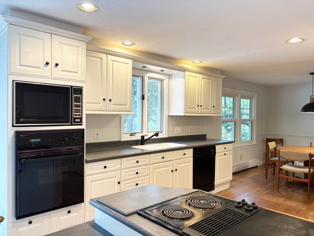 3 Valleyview Drive, Merrimack, NH 03054