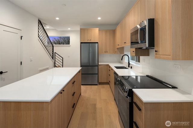 503 S Henderson Street, Seattle, WA 98108