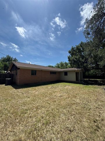 400 S Vick Street, Decatur, TX 76234