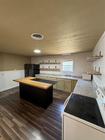 400 S Vick Street, Decatur, TX 76234