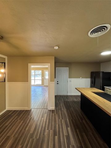 400 S Vick Street, Decatur, TX 76234