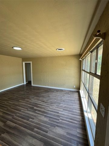 400 S Vick Street, Decatur, TX 76234