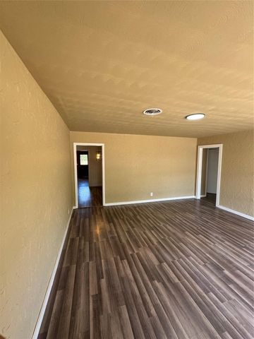 400 S Vick Street, Decatur, TX 76234